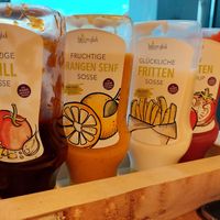 4 dipping sauces (all vegan), available at each table at Hans im Glück in Fulda