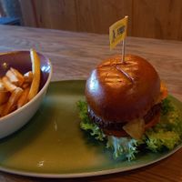 fries (4,90€) & erbsenkraft burger (7,90€) #Veganuary at Hans im Glück in Fulda