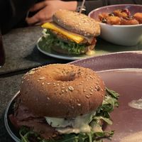 plant-based Pastrami Bagel (saisonal special)  at Hans im Glück - Giesing in Munich