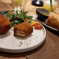 Vegan ham-kaaskroketten at Thuus. in Wenduine