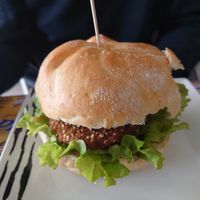 Hamburguesa vegana at La Milla Cafetería in San Miguel De Meruelo