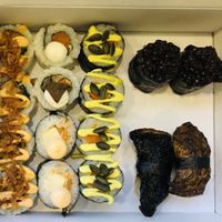 Box medio saporito  at EssenzaSushi in Milan