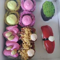 Rainbow box of 10 pieces €14.90 at EssenzaSushi in Milan