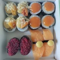 Dessert box 12 pieces for €17.90 at EssenzaSushi in Milan