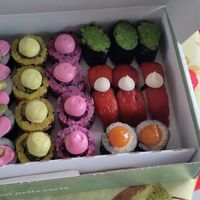 Box rainbow at EssenzaSushi in Milan