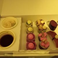 Box small rainbow at EssenzaSushi in Milan