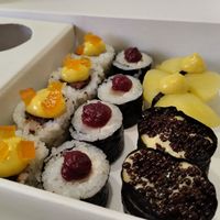 Dessert box at EssenzaSushi in Milan