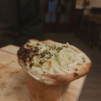 Cono veggie: formatge vegà, olives negres, xampinyons, tomàquet, carxòfes i oli de tòfona at Tarrakoconos in Tarragona