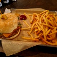 Burger avec patty maison at Proper Brewing & Burger Co in Moab