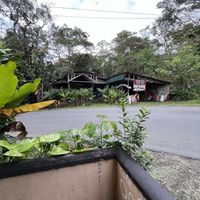 Sign for parking  at Cafe-Bazar OM - temporarily closed in Monteverde