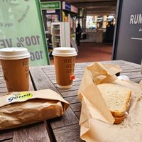 Hirtenkeesestullen und Tee at Veganer Göing - Jakobistr in Hannover