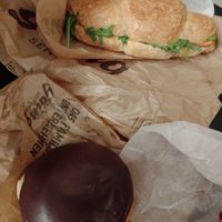 Süßkartoffelavocado-Croissant und Schokokrapfen at Veganer Göing - Jakobistr in Hannover