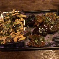 Dirty brisket chips and a selection of each 6 wings.  at LD's Kitchen - The Black Heart in North West London