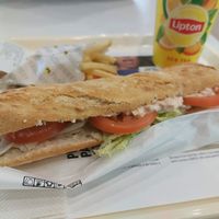 Sandes de atum vegan at Pans & Company in Rio De Mouro