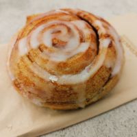 Cinnamon Roll (White Rabbit) at Café Brühbar  in Baden