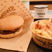 Chilli burgers with garlic fries at Swing Kitchen in Munich