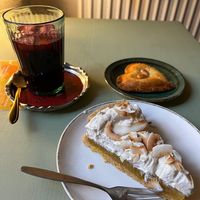 glutenfree mango lemon cake, gevulde koek, special drink  at Maracuyà  in Utrecht