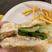 porção de batata frita vem junto como “brinde”   at Beer Burger in Florianopolis