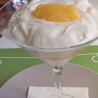 Yogur con sorbete at Galgala Vegetariano in Vigo