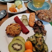 Boulletes, vegetables, tofu, burst and bread at Bistro Bardot in Berlin