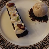 Could not stop talking about how delicious this dessert was. Still won't stop talking about it. Usually desserts like these are too sweet and to filling, but this was perfect at Disneyland - Restaurant Walts in Chessy