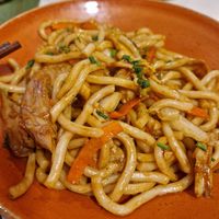 Hauptspeise mit Hähnchen at UDON - Viapol in Sevilla