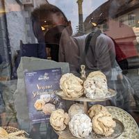 Vegane schneeballen at Backerei Striffler in Rothenburg Ob Der Tauber