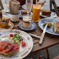 Tostas, iogurte, biscoitos, zume e cafés at Miss Maruja in A Coruna