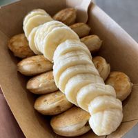 Basic with bananas  at Tree Popoki Cakes in Kailua