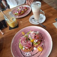 Avocado bread with tomatoes and vegan feta at Velo Cafe & Bar in Interlaken
