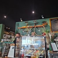 Cute decoration and some vegan cakes at Velo Cafe & Bar in Interlaken