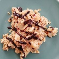 Peach crumble at Gira Sol in Tomar