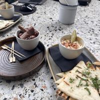 Hummus, pita bread, olives and artichoke hearts 🫒🥙 So good! 🤤  at Babel Beerhouse in North London