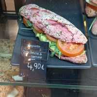 guacamole tomate baguette 4,90€ at Mayersche Café in Dusseldorf