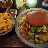 Veganer Burger mit Grillgemüse at Peter's Pub in Dagebuell