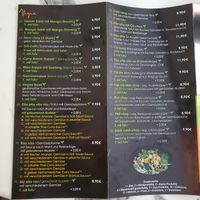 A LOT of vegan main dishes at Hanni Street Kitchen in Leer