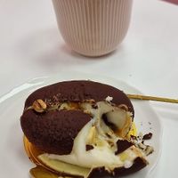 Coffee caramel cake and matcha latte at Cream Dream in London