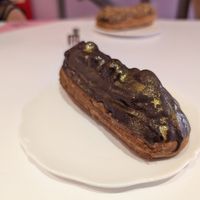 Snickers Eclair (didn't really taste like snickers tho😅) at Cream Dream in London