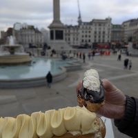 Eclairs at Cream Dream - Covent Garden in London