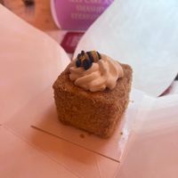 Vegan honey-cake at Cream Dream - Covent Garden in London