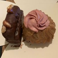 Left was chocolate and right was strawberry.
(I don't remember what these are called and couldn't find them on the online menu.) at Cream Dream - Covent Garden in London