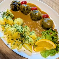 Black lentil meatballs at Food Makerzy in Kluszkowce