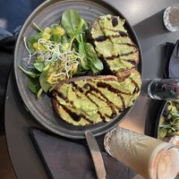 Avocadobrot und pumpkin Spice Latte   at deer in Heidelberg