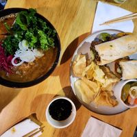 Ramen TanTan y baguette de falafel con papas fritas (especial) at Sarumino in Mexico City