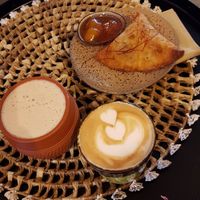 Chai, cococchino & samosa at A Small Café in Munich