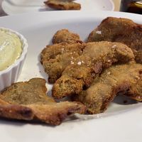 La salsa no es vegana, el empanado no estamos seguros aunque dijeran que si  at A Cova do trasno in O Grove