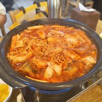 Mushroom ttoekbokki at Hotpot Tteokbokki Deokmiga Ewha Womans University - 전골떡볶이 덕미가 이대본점 in Seoul