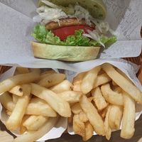 🍔 Plant Based Burger (560¥)
🍟 2x Large Fries (2x360$) at Mos Burger in Nara