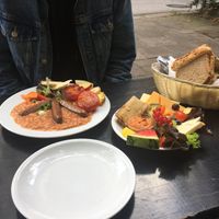 Veganes Englisches Frühstück und der vegan & Pikant Teller   at Cafe Miller in Hamburg
