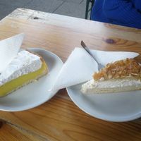 leckerer veganer Kuchen at Cafe Miller in Hamburg
